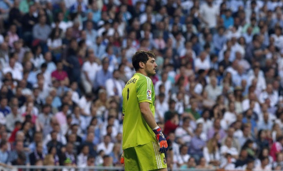 casillas-cierra-ojos-valencia-efe.jpg