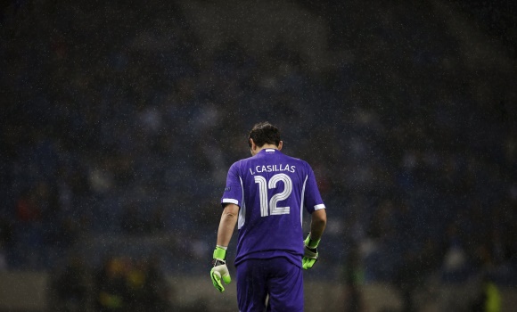Casillas-camina-Oporto-EuropaLeague-2016-Reuters.jpg
