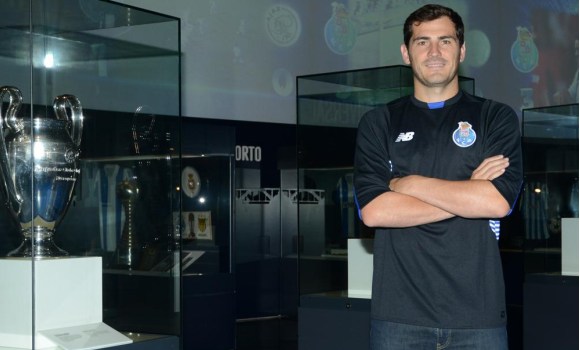 Casillas-camiseta-Oporto-2015-Twitter.jpg