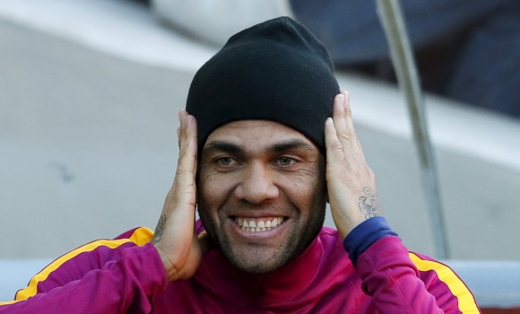 Alves-toca-cabeza-entreno-2016-entreno-Reuters.jpg