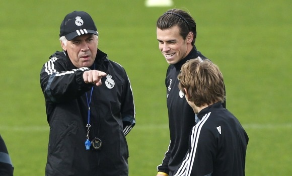 Ancelotti-2014-senala-modric-efe-entreno-bale.jpg
