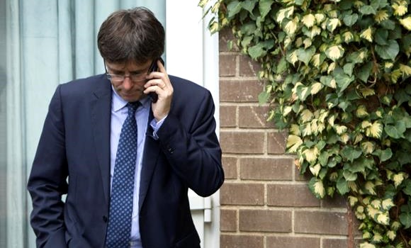 puigdemont-telefono-efe.jpg