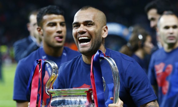 Alves-celebra-Champions-2015-pp-reuters.jpg