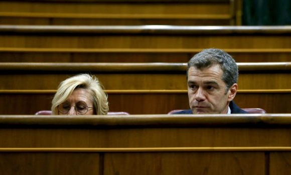 rosa-diez-canto-congreso-efe.jpg