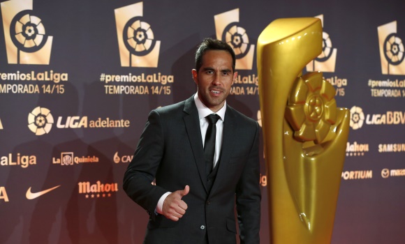 Bravo-dedo-ok-2015-premio-efe.jpg