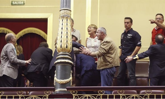 escoltas-congreso-efe.jpg