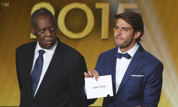 Kaka-anuncia-Messi-Balon-oro-2016-reuters.jpg