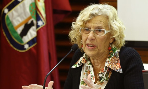 Carmena-Ayto-Bandera-2015-efe.jpg