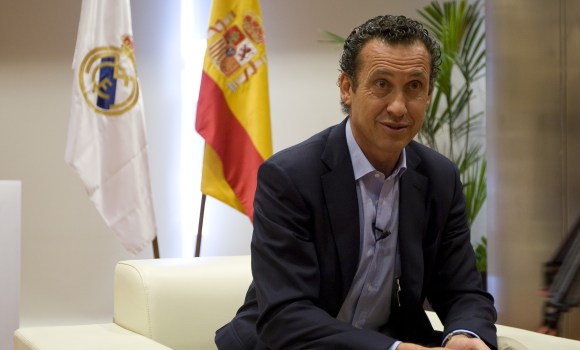 Valdano-2009-banderas-reuters.jpg