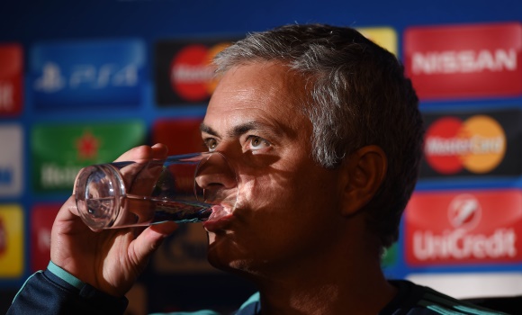Mourinho-bebe-agua-2015-reuters.jpg