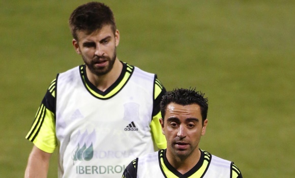 Pique-Xavi-entreno-seleccion-2015-reuters.jpg