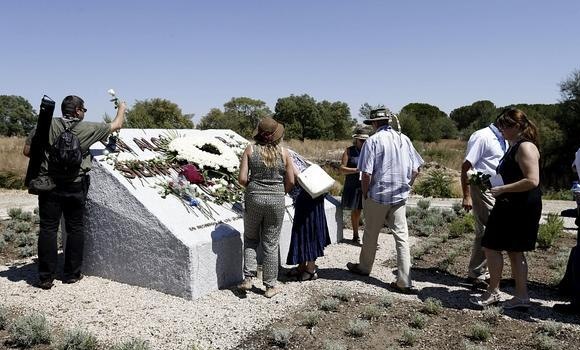 homenaje-victimas-spanair-efe.jpg