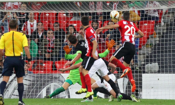 aduriz-gol-augsburgo-efe.jpg