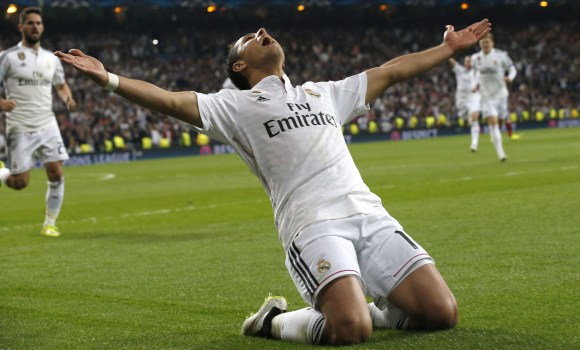 Chicharito-2015-celebra-Atletico-efe-rodillas.jpg
