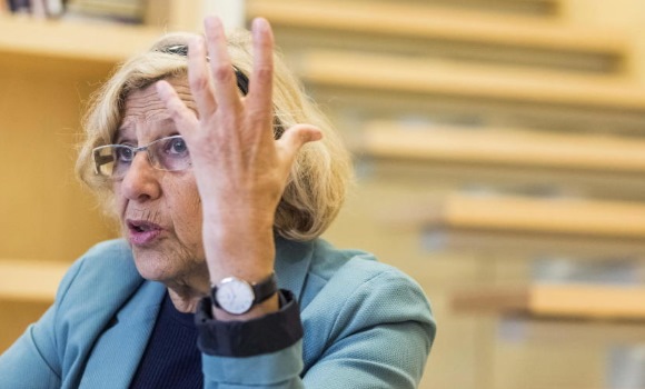 carmena-mano-efe.jpg