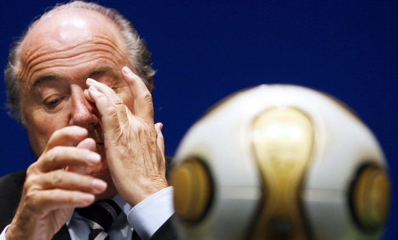 Blatter-2015-tapa-ojo-efe.jpg
