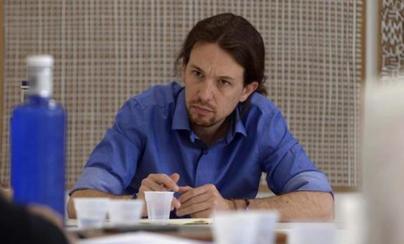 pabloiglesias-efe-botella.jpg