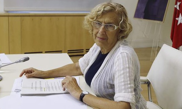 carmena-banderas-efe.jpg