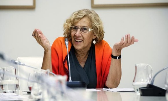 carmena-chaqueta-naranja-efe.jpg