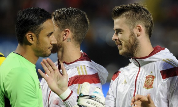 Navas-DeGea-2015-saludo-selecciones-reuters.jpg