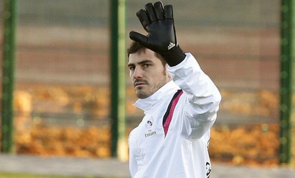 Casillas-saluda-Marruecos-2015-efe.jpg