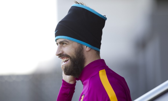 Pique-entreno-risas-2016-efe.jpg