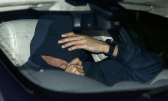 Mourinho-tapa-cara-coche-2015-despido-Reuters.jpg