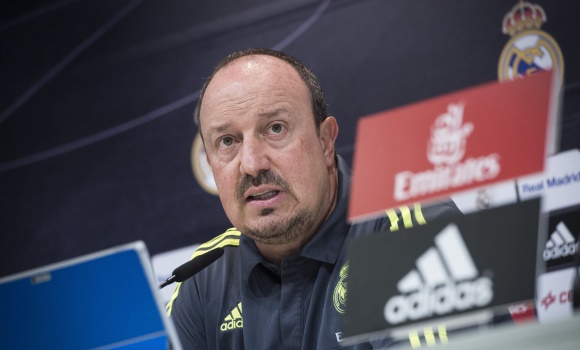 Benitez-RP-2015-efe-carteles.jpg