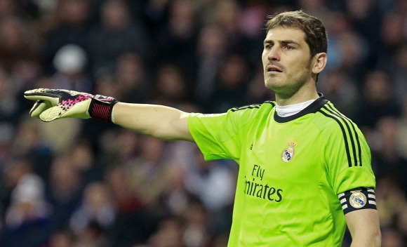 Casillas-senala-2014-copa-efe.jpg