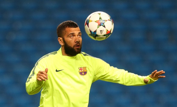 alves-entreno-city-reuters.jpg