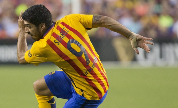 Suarez-dorsal-camiseta-senera-2015-efe.jpg