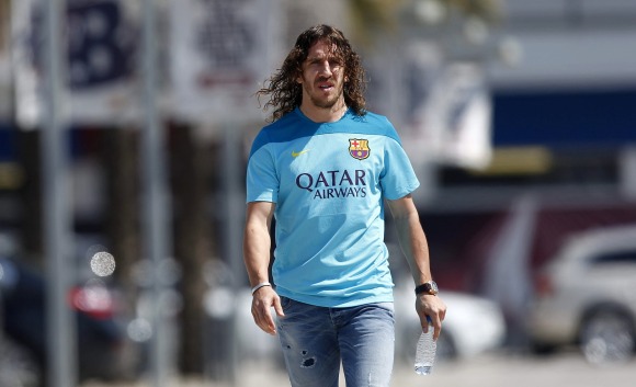Puyol-camina-calle-2014-EFE.jpg