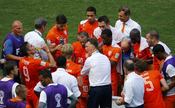 Van-Gaal-ordenes-tiempo-muerto-reuters.jpg