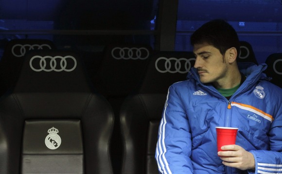 Casillas-mirada-banquillo-2013-efe.jpg