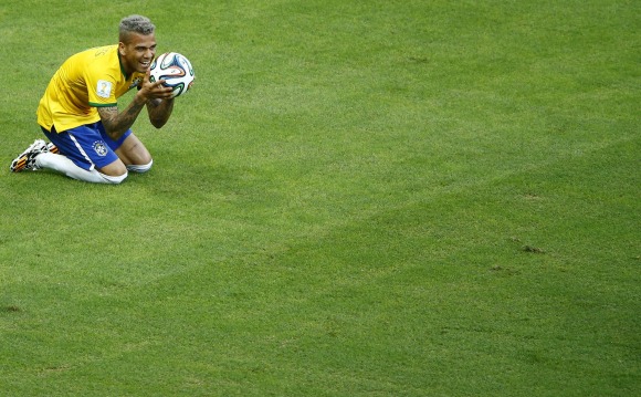 Alves-queja-Brasil-2014-reuters.jpg