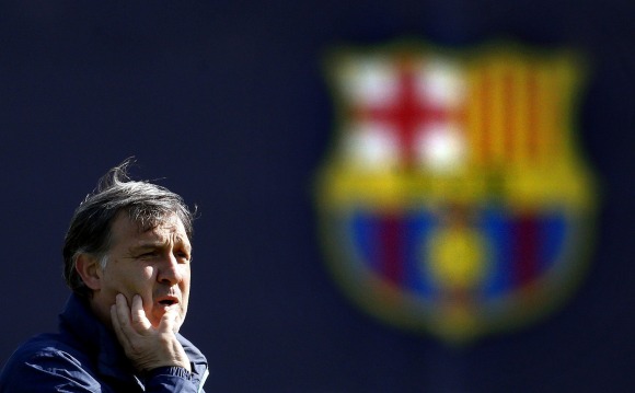 Martino-escudo-barcelona-difuminado-2014-efe.jpg
