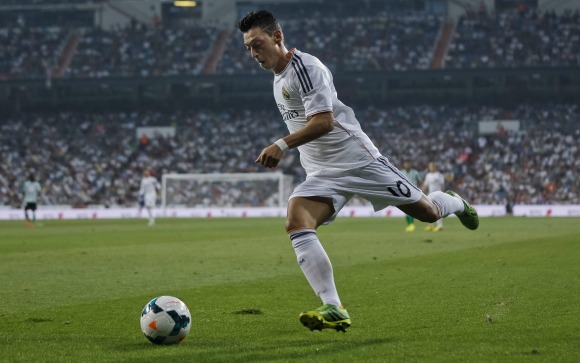 Ozil-Madrid-Bernabue-2013-reuters.jpg