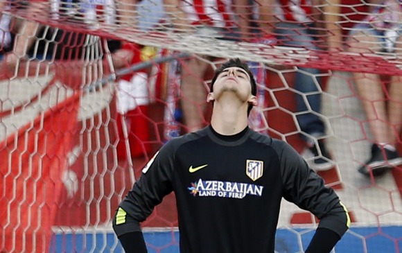 Courtois-mira-cielo-calderon-2014-efe.jpg