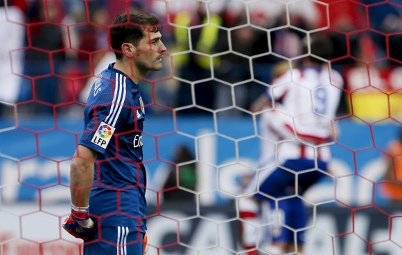 Casillas-roto-Calderon-atletico-2015-efe.jpg