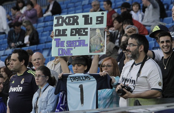 Casillas-apoyo-pancarta-2013-efe.jpg