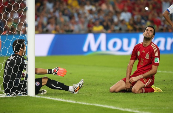 Busquets-mirada-cielo-2014-Espana-EFE.jpg