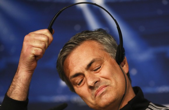 Mourinho-auriculares-RP-champions-2013-Reuters.jpg