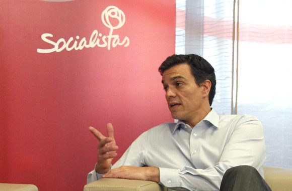 Pedro-Sanchez-sentado-socialistas-2014-efe.jpg