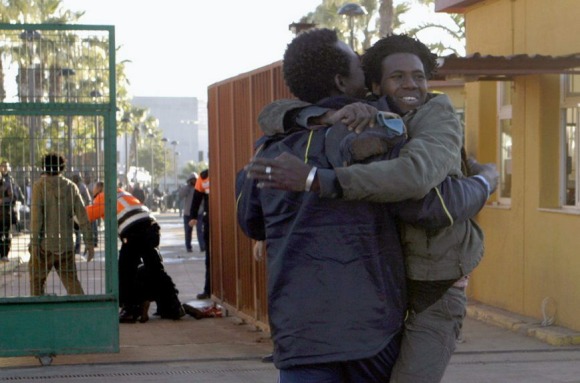 Inmigrantes-festejan-melilla-2014-efe.jpg