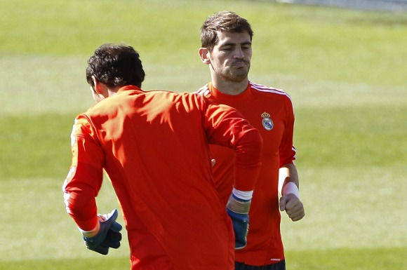 Casillas-DiegoLopez-entreno-2013-efe.jpg