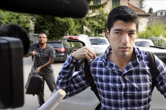 Luis-Suarez-Camisa-TAS-EFE-2014.jpg