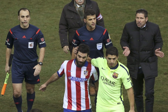 simeone-reclama-arbitro-atm-bcn-efe.jpg