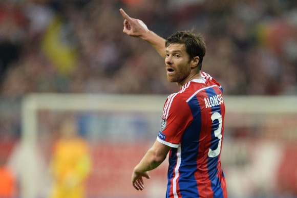 Xabi-Alonso-senala-Bayern-2014-EFE.jpg
