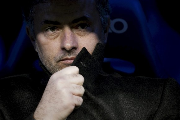 Mourinho-tapa-abrigo-2013-efe.jpg
