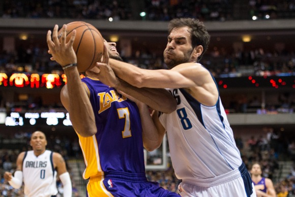 Calderon-Lakers-2013-Dallas-reuters.jpg